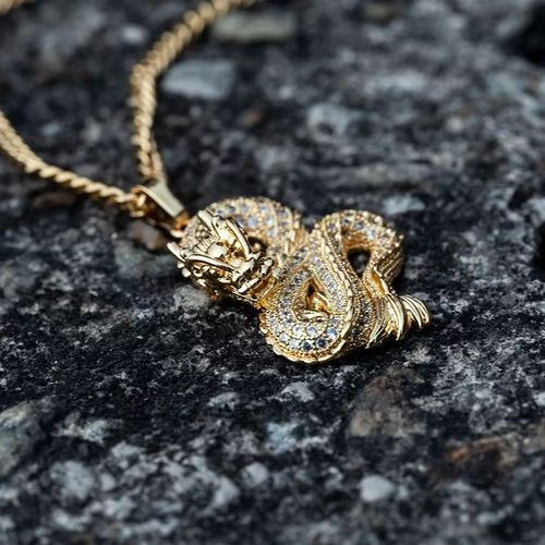 Elegant Rhinestone Pendant Necklace - Stunning Fashion Accessory