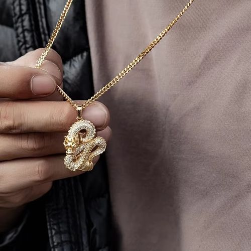 Elegant Rhinestone Pendant Necklace - Stunning Fashion Accessory
