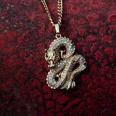 Elegant Rhinestone Pendant Necklace - Stunning Fashion Accessory