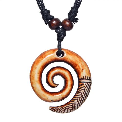 QIANZHIYUN Vintage Pendant Necklace - Adjustable Resin Design