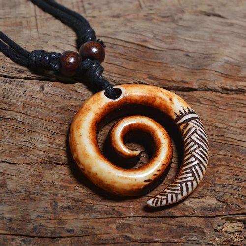 QIANZHIYUN Vintage Pendant Necklace - Adjustable Resin Design