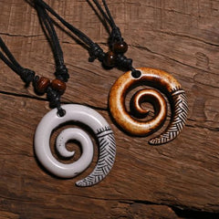 QIANZHIYUN Vintage Pendant Necklace - Adjustable Resin Design