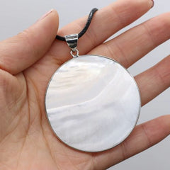 Shell Necklace - Classic Design - Versatile Fashion Accessory - 55cm / pendant 50x50mm