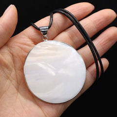 Shell Necklace - Classic Design - Versatile Fashion Accessory - 55cm / pendant 50x50mm