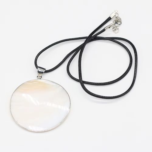 Shell Necklace - Classic Design - Versatile Fashion Accessory - 55cm / pendant 50x50mm