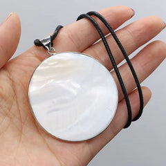 Shell Necklace - Classic Design - Versatile Fashion Accessory - 55cm / pendant 50x50mm