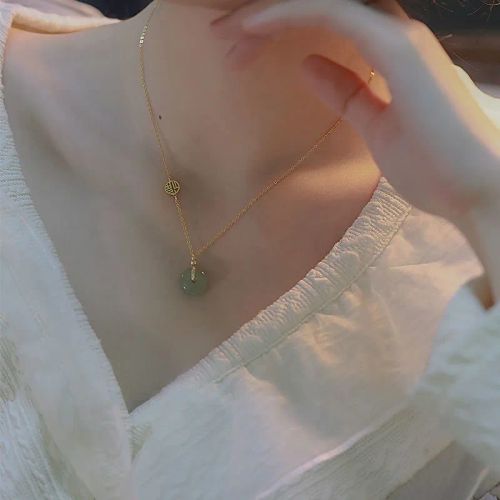 VENTFILLE Jade Necklace - Elegant Design for Stylish Occasions