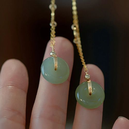 VENTFILLE Jade Necklace - Elegant Design for Stylish Occasions