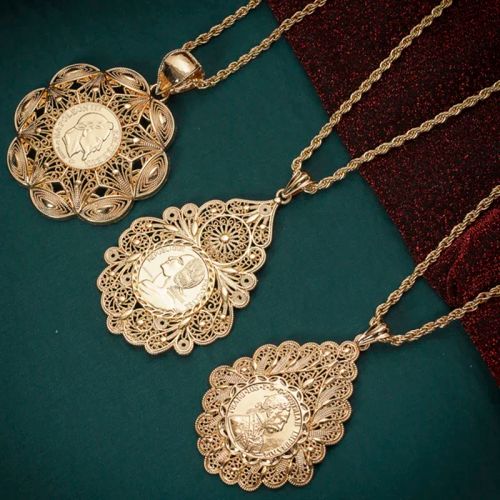 Herseygold Flower Pendant Necklace with Crystal - Fashionable Jewellery