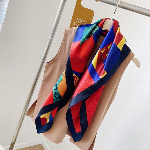 Ryo Takemasa Multifunctional Geometric Scarf - Stylish Versatility 90cm - Red / 90cmX90cm