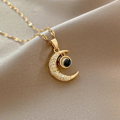 Retro Moon Necklace - Stylish Pendant for Meaningful Gifts