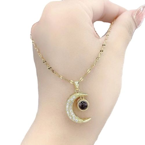 Retro Moon Necklace - Stylish Pendant for Meaningful Gifts