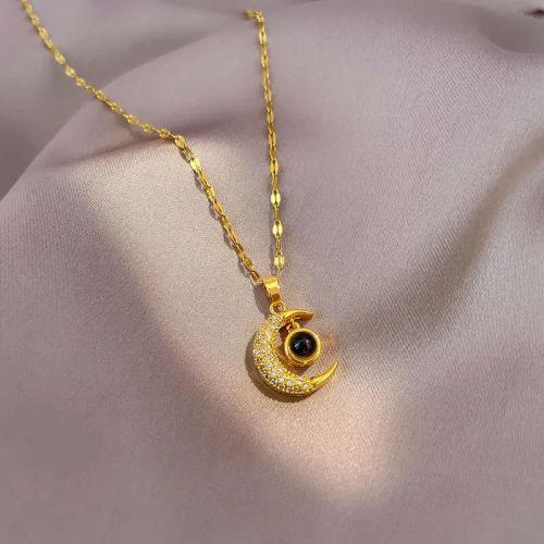Retro Moon Necklace - Stylish Pendant for Meaningful Gifts