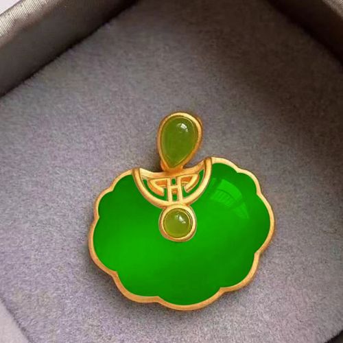 Elegant Pendant Necklace - Trendy Design for Special Occasions