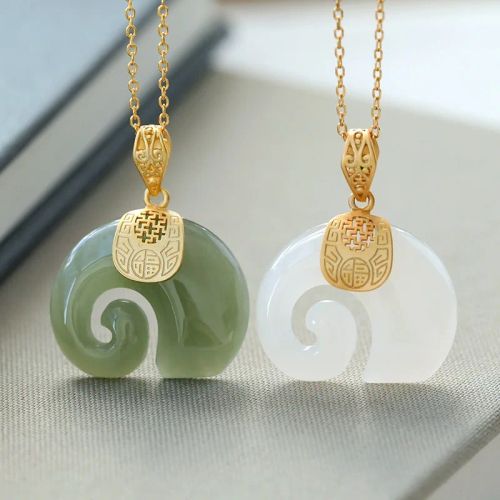 Elegant Pendant Necklace - Trendy Design for Special Occasions