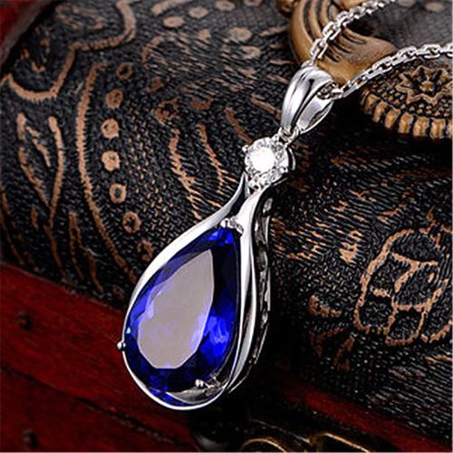 Elegant Classic Pendant Necklace - Trendy Gift for Occasions - S V