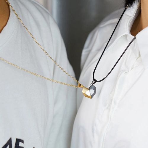 Rinhoo Heart Pendant Necklace - Stylish Design for Anniversaries