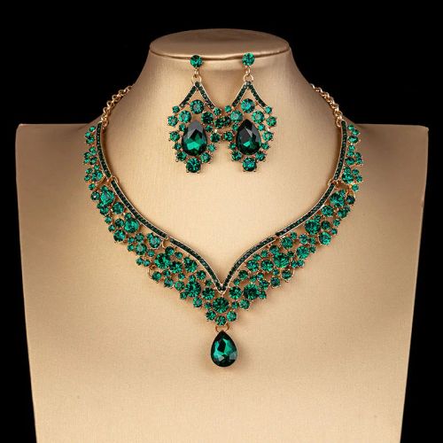 Itacazzo Exquisite Necklace & Earring Set for Weddings & Parties