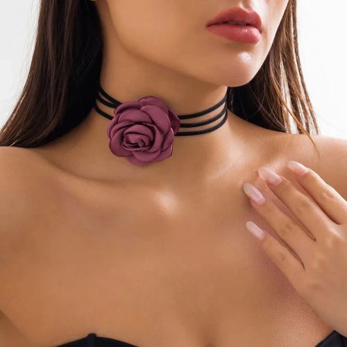Ingemark Flower Pendant Necklace - Chic Multi-layer Necklace for All Occasions