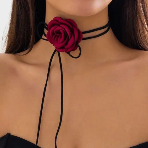 Ingemark Flower Pendant Necklace - Chic Multi-layer Necklace for All Occasions