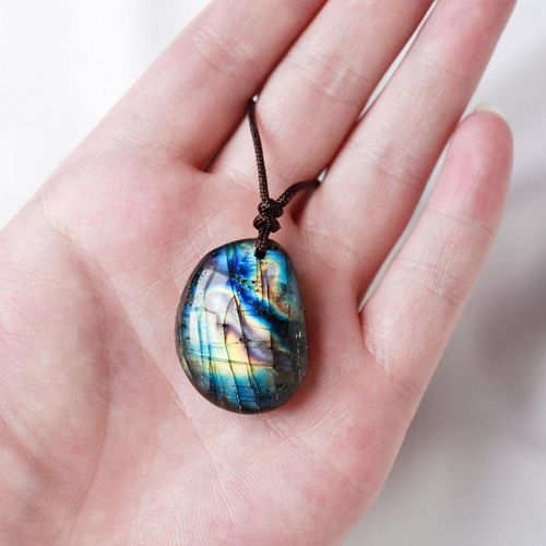 Stylish Labradorite Pendant Necklace for Versatile Everyday Wear