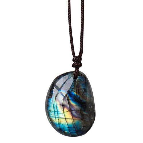 Stylish Labradorite Pendant Necklace for Versatile Everyday Wear