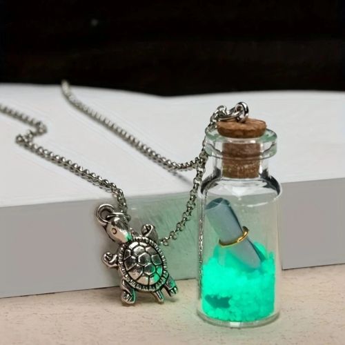 Colourful Vintage Pendant Necklace – Unique Fashion Accessory
