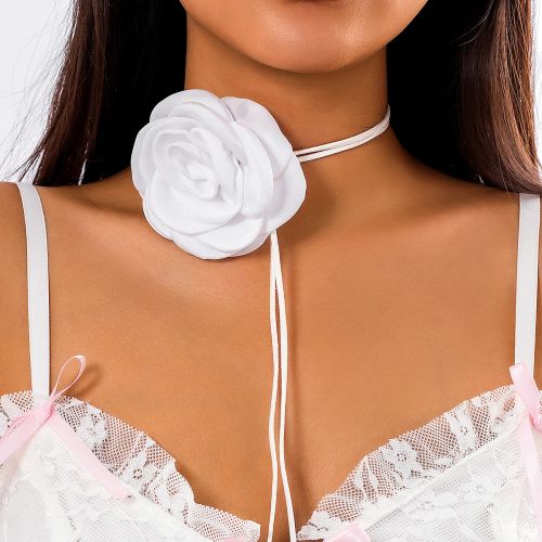Ingemark Floral Pendant Necklace - Elegant Fashion Accessory