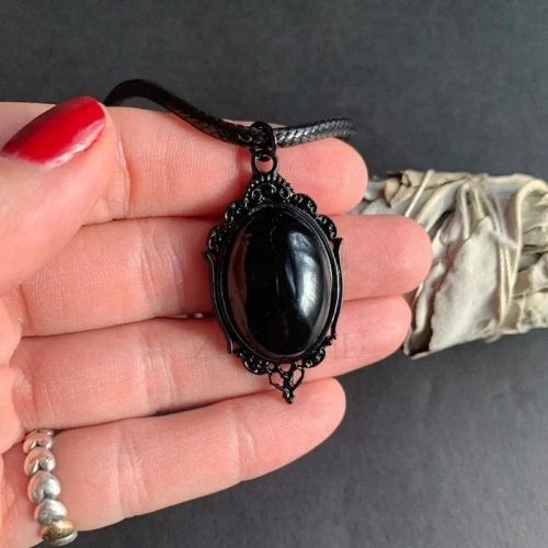 ZBOZWEI Gothic Onyx Pendant Necklace - Mystical Fashion Accessory