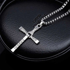 Trendy Plant Pendant Necklace - Stylish Design - Fashion Accessory