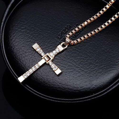 Trendy Plant Pendant Necklace - Stylish Design - Fashion Accessory