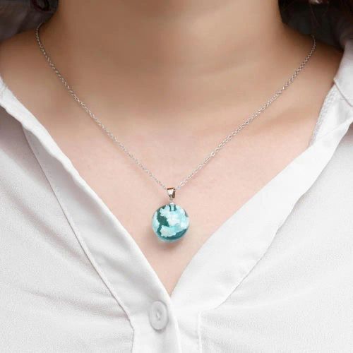 Classic Round Pendant Necklace - Fashionable Metal Chain Accessory