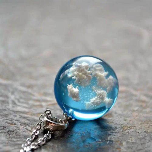 Classic Round Pendant Necklace - Fashionable Metal Chain Accessory