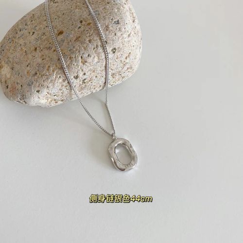 REETI Classic Geometric Silver Pendant Necklace - Elegant Accessory
