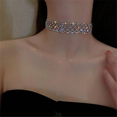 DREJEW Rhinestone Choker Necklace - Trendy Fashion Accessory