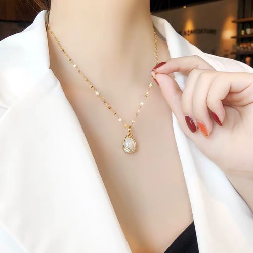 Trendy Tulip Necklace - Premium Rhinestone Design - Fashion Pendant - Gold-color