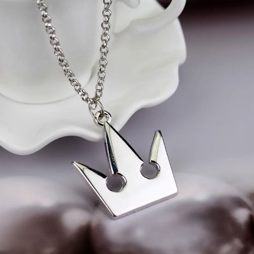 YiYuYiHua Handmade Crown Choker Necklace - Exquisite Fashion Pendant
