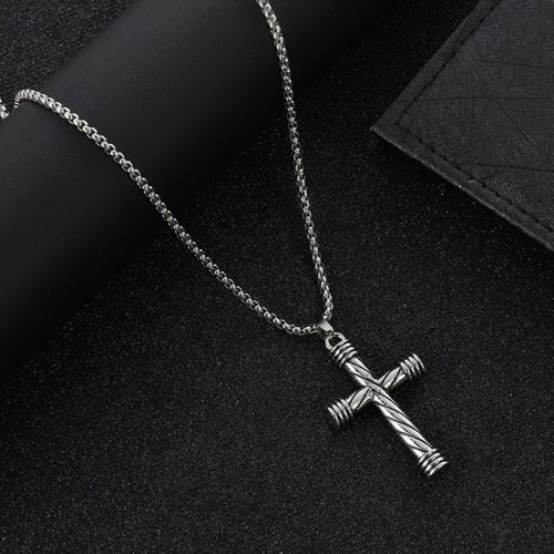 Stylish Stainless Steel Cross Pendant Necklace – Fashionable Accessory