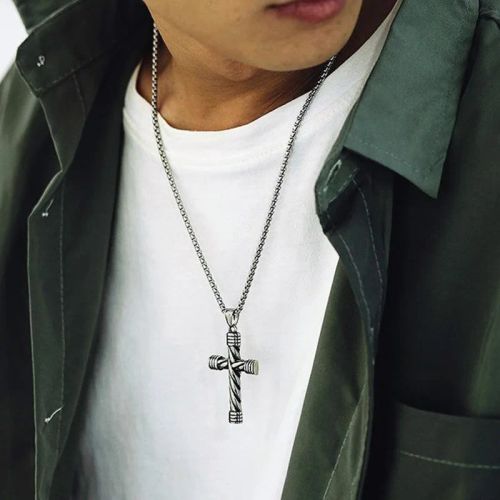 Stylish Stainless Steel Cross Pendant Necklace – Fashionable Accessory