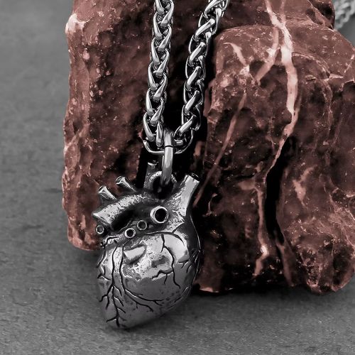 Vintage Heart Pendant Necklace - Stainless Steel Stylish Accessory