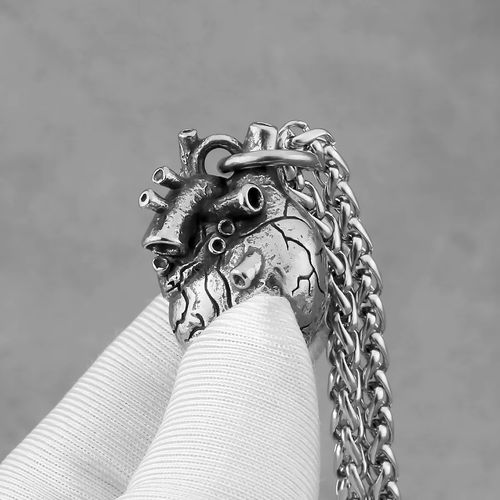 Vintage Heart Pendant Necklace - Stainless Steel Stylish Accessory