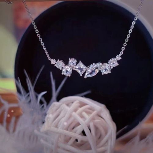 Huitan XL184 Geometric Pendant Necklace - Trendy Fashion Accessory - XL184