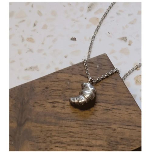 Croissant Shape Necklace - Trendy Design for All Occasions - Fashion Necklace