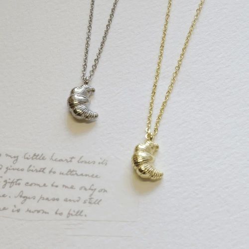 Croissant Shape Necklace - Trendy Design for All Occasions - Fashion Necklace