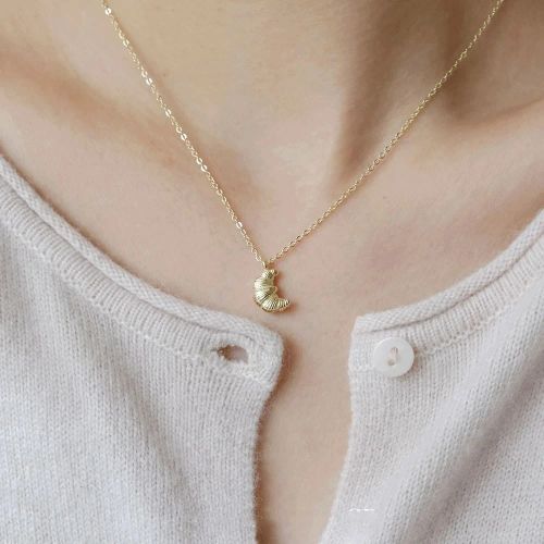 Croissant Shape Necklace - Trendy Design for All Occasions - Fashion Necklace