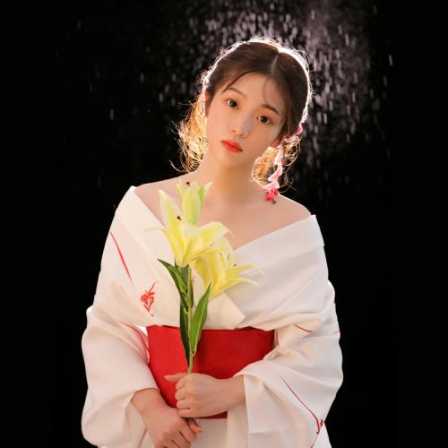 JEMMA LEONG Traditional Kimono - Elegant Cotton & Polyester Attire
