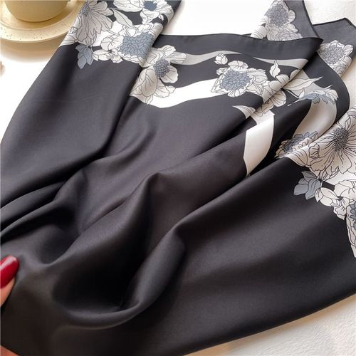 HVATILAW Floral Silk Scarf - Stylish & Protective - 90x90cm