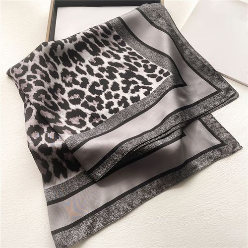 HYKMAIYW Fashion Scarf - Warm and Stylish - 70x70cm Polyester