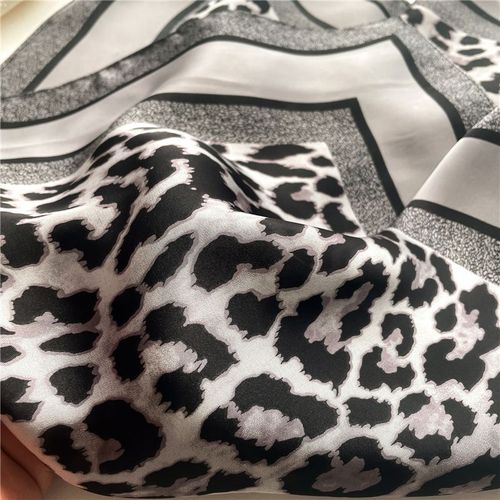 HYKMAIYW Fashion Scarf - Warm and Stylish - 70x70cm Polyester