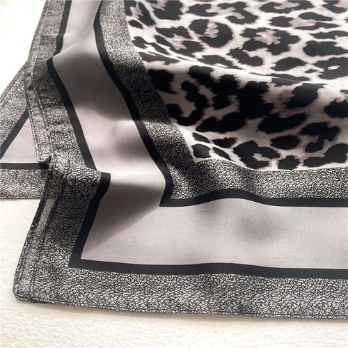 HYKMAIYW Fashion Scarf - Warm and Stylish - 70x70cm Polyester